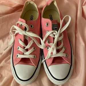 Pretty pink converse!